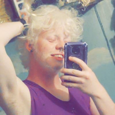 • SB⭐ • he/they • albino • trans • SPOON FAM • lvl 21 • 2020 🎓 •
anything can kill you, just pick a fun one - me