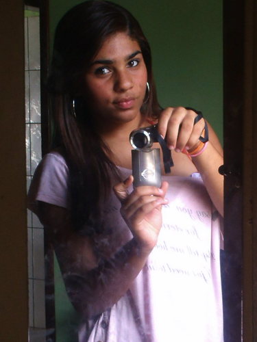 Baiana,Santista Roxa,Cantora de Chuveiro,Chatiiinha,Legal,Extressada,Feliz, e Filha do Dono......DEUS!     #SIGO TODOS QUE ME SEGUIREM#