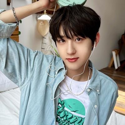 do you ever just crave to be touched? even in the most innocent ways someone to hug, to lean on, or hold hands with. 27 ooc. nsfw. mdni. singleship. NSFW.