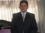Soy una persona alegre, me gusta hacer amistad y estar bien informado de todo lo que sucede en el mundo