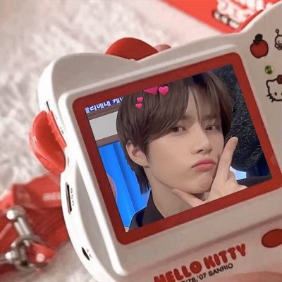 h3llo0_k1tty_'s profile picture. not active