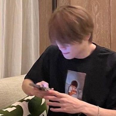 shjhjn. EXO-L & sijeunii. acc random, mostly kpop and au