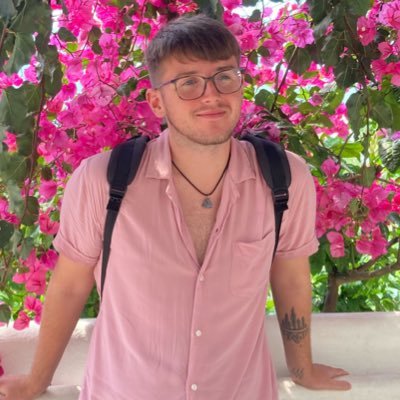 PhD candidate @BristolUniPhys studying the atmospheres of exoplanets using @NASAWebb 🪐🌈☁️ | he/him 🏳️🌈 | Cymro 🏴