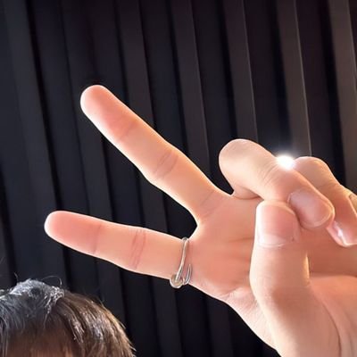 axsslaa's profile picture. lonely