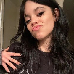 mulher da jenna ortega