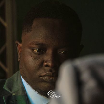 Étudiant en sciences de l'environnement à L'université de Kinshasa.