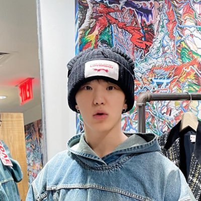 rrapiris's profile picture. ⓘ This user is love SEVENTEEN so much. 💎