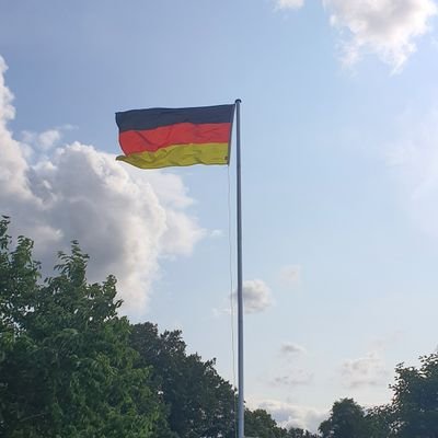 matiawa79's profile picture. Solange du eine Meinung äußerst die dem politisch genehmen Meinungskorridor entspricht, ist alles in Butter. like/retw≠endorsement