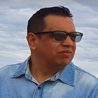 Periodista, Director Editorial de @El_DiarioMx Hincha de los @PumasMx, Nadador. Aficionado a la lectura y la música. Tuits personales.