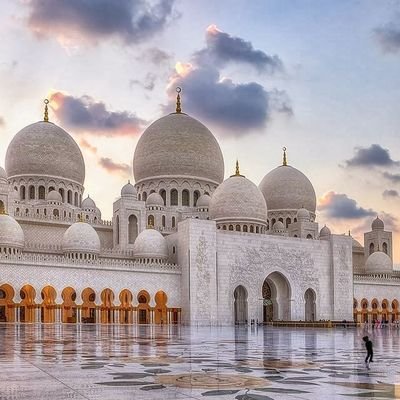 رزقك المتأخر قد يكون أفضل بكثير من أرزاقهم المتقدمة ، فلا تيأس ابداً
انتظر من الله كل ما هو جميل وتفائل