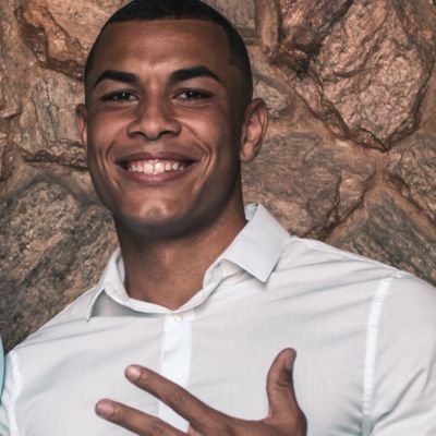 AmbrozioNorato's profile picture. Casado com a melhor pessoa do planeta @GiovanaAmbr0zio ❤
Estamos mas não somos.
Firmeza na rocha e fé no redentor.