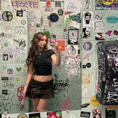 folkoreluvr's profile picture. my mind turns your life into folklore