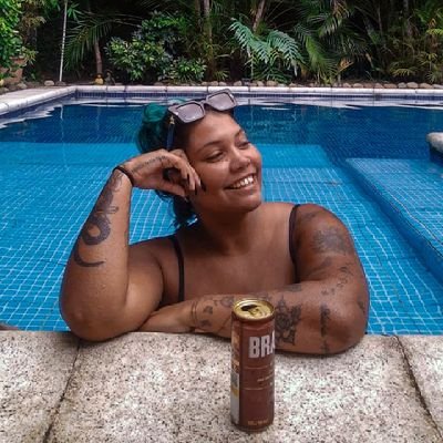 💪: Ex ginasta
♐: Sargitariana
👔: Professora de Gr
👔: Professora de Ga
🎓: Educação Física
🎓: Pedagoga
👅: 28 anos