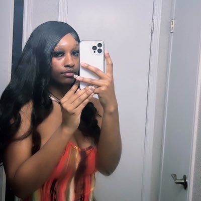 ✟ 25🧚🏾‍♂️ she/her | singer |  I talk to a camera sometimes ↙️ : https://t.co/Uynb2boAmB