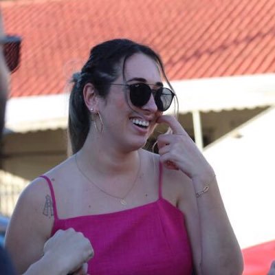 ✴️ 26 anos Escorpiana ♏ ✴ Catarinense ✴ Formada em Administração com ênfase recursos humanos 👩🏻🎓