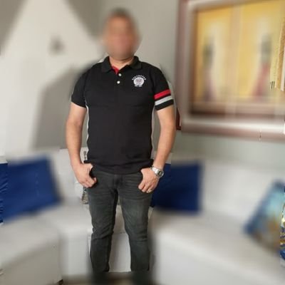 Single, corneador, open mind; profesional, serio, pulcro y muy discreto, cero homosexuales por favor.