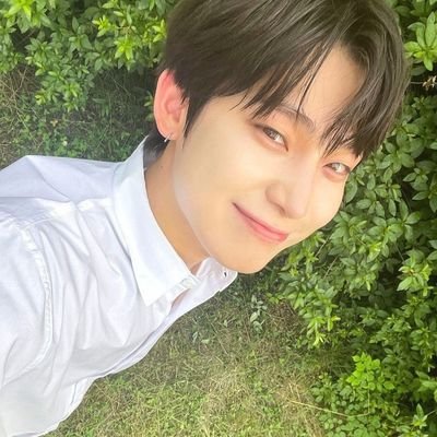 IKEULVRs's profile picture. “i'm important but so are they.”
- jake