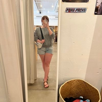 emsthiughts's profile picture. enter at your own risk. it’s a wild world of caffeine-induced thiughts in here.