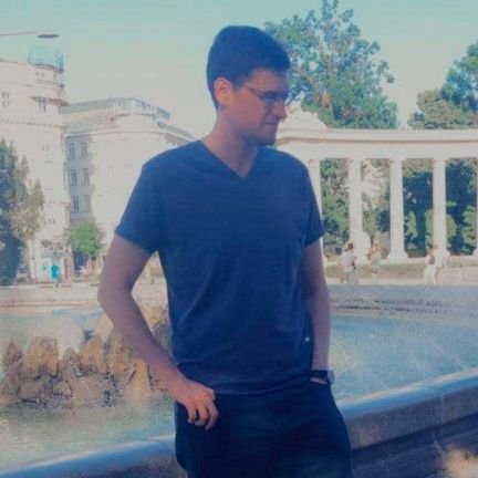 Synthwavefan's profile picture. #StarWars #AssassinsCreed #Madonna fan and #gamer. Editor at https://t.co/tj7rD9CAY0 (#HU Fan site) and at https://t.co/GOnZrbMHjI. #synthwave #cyberpunk addict.