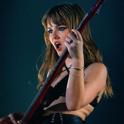If you're cool, you listen to Må
🌈 rock n roll enthusiast
🫧BLM
🏝️60's + 70s
Proud listener of the beatles, lana del rey, and arctic monkeys.