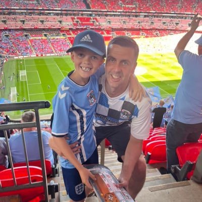 family man who loves sport. mainly football. Coventry city till i die 💙⚽️.