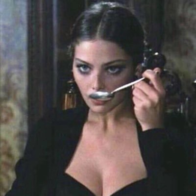 mnhnamzy's profile picture. عشقتك عشقاً كعشق الطيور فصفعتني الايام من أجلك