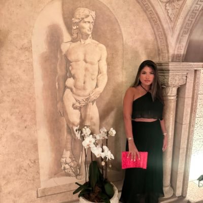 “Make your heart the most pretty thing about you” 💗❤️💗💓🤍💛💖💓