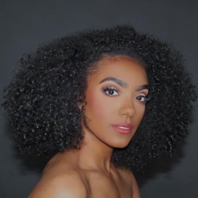 SakridSelf's profile picture. Live inspired, think differently 🪐🤍💫 A community of mindful and self-respected women