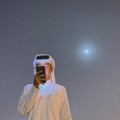 على لون السماء الهادي ،،على الوادي ،،على موتي وميلادي 🖋