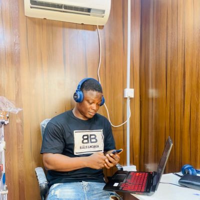 Dammie king tech... I sell UK used laptops...software engineer...enthusiast of sport and politics...gym lover✌️