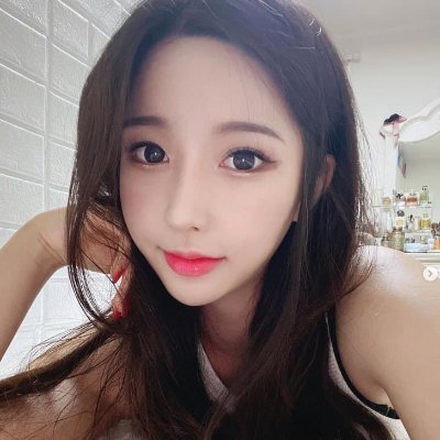 LauraMa75327265's profile picture. Life is so good, the sadness always goes away, and when the sun shines, the smile returns