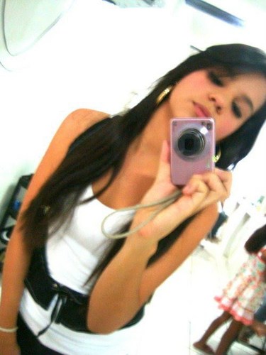 ♪
E no meu coração, aonde quer que eu vá
Sempre levarei o teu sorriso em meu olhar ♪