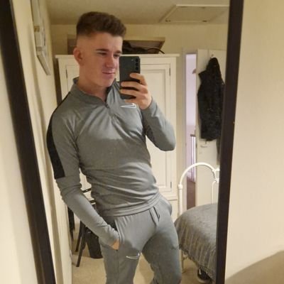 • IT Manager 🖱️ • Twitch Affiliate 🎮 • Gay 🏳️‍🌈 • Fuck the Tories