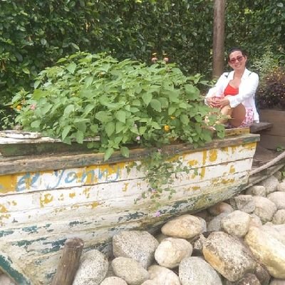 Dipaesk's profile picture. Santandereana de nacimiento, Samaria de corazón y encantada con la música salsa.