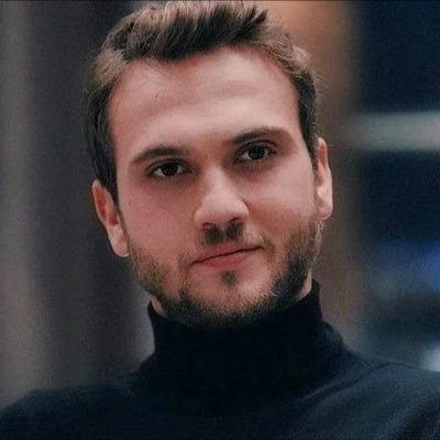 السـلام على قبـورهماولـئك الذين سدلوا ستـار الحيـاة وتركونـا في صدمـة المشهـد 💔