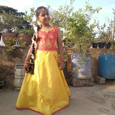 ಹೆಮ್ಮೆಯ ಕನ್ನಡ, ಕನ್ನಡತಿ.
ಎಲ್ಲರನ್ನು ಹುಟ್ಟಿಸಿದವ ಮೇಲೊಬ್ಬನಿದ್ದಾನೆಂಬುದರಲ್ಲಿ ನಂಬಿಕೆ ಇಲ್ಲದ ಅರಿವು ನನ್ನದು.ದೇವರು,ಧರ್ಮ,ಜಾತಿ,ಮತಗಳ ಹಂಗು ನನಗಿಲ್ಲ.ಇರುವನ್ನು ನಂಬಿ ಬದುಕುವ ಬದುಕು.
