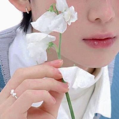 hoonlove143's profile picture. please lord, make me the biggest star so i can go away from here