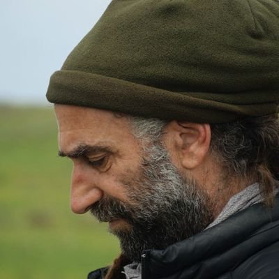BeYaron's profile picture. סמול, מוסיקה, כדורגל.