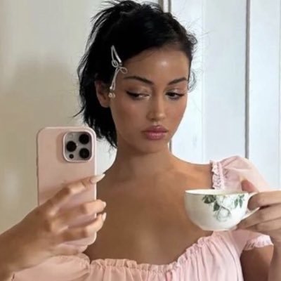 love2read4ever's profile picture. (dark) romance and fantasy obsessed… ⭐︎ darcylance ⭐︎ roseconnor ⭐︎ xadenviolet