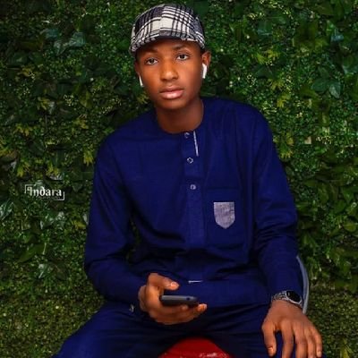 VIP__Account✨
Qur,an lover 💯
proudly musleem 🕌
ka,abah is my kiblah 🕋
mom &Dad is my ❤️
police officers 💪