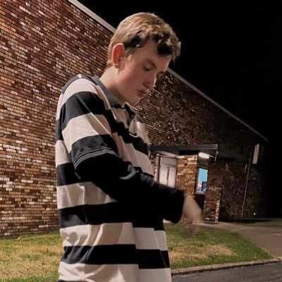 Alm0ndM0m's profile picture. Just me and my dog and an impossible view 🌕🚀