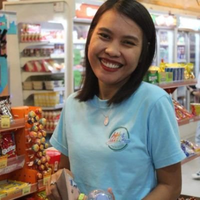 LadyMirmo's profile picture. There's a time for everything 💙😇