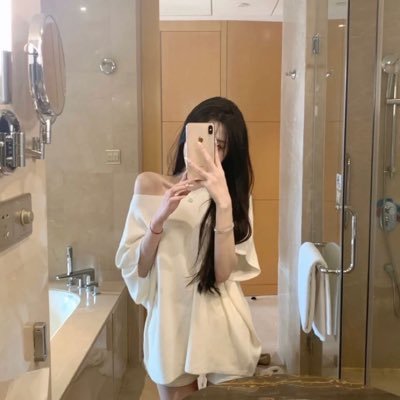 JenniferMo68318's profile picture. 