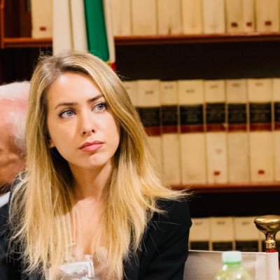 🎙️Racconto «Il Grande Gioco» in podcast ogni giovedì 🗞️Scrivo di geopolitica 🌍Reporter🇮🇱🇵🇸🇺🇦 📚Autrice @edizpiemme 🇺🇸Ex avvocato anticorruzione NYC