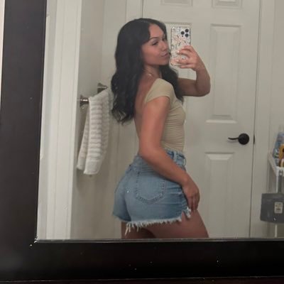 insta: @eliiiaanaa @embraceglamoure