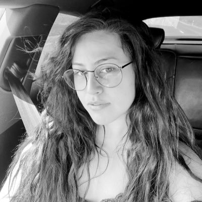 PaulaHdeez's profile picture. ser adulta es una mierda, menos mal que soy una puta niñata