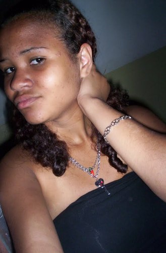 Sincera, romântica, carinhosa, Ciumeenta e Mto, legal, extrovertida, ariana, corinthiana, , funkeira e pagodeira, haha! *