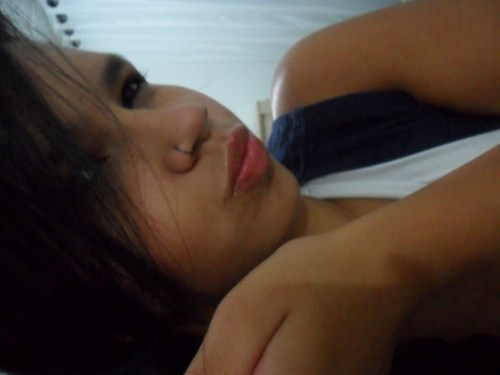 Sabe aquela menina que você ria por amar você? Ela te ama mais que tudo, vivia por você, e a única coisa que você fazia era simplismente iguinora-la, pois bem,