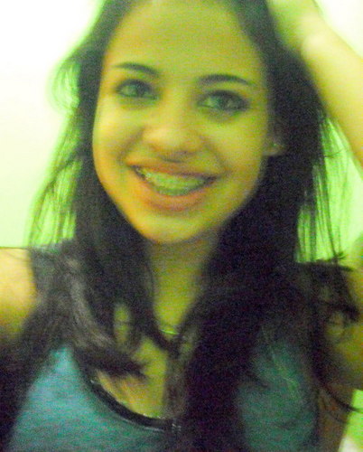 Deus s2 , palmeirense hihi (: chata , irônica , irritante , SUPER ciumenta , chorona, boba , retardada , muito feliz. Me segue , depois te dou um chocolate !