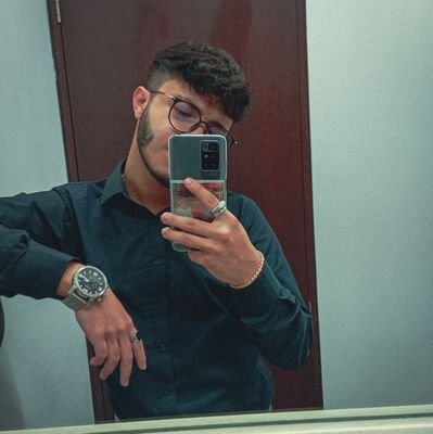 Soy XSantyX un artista Bogotano, cantante y compositor de música, en este perfil TWITEO LAS LETRAS QUE COMPONGO